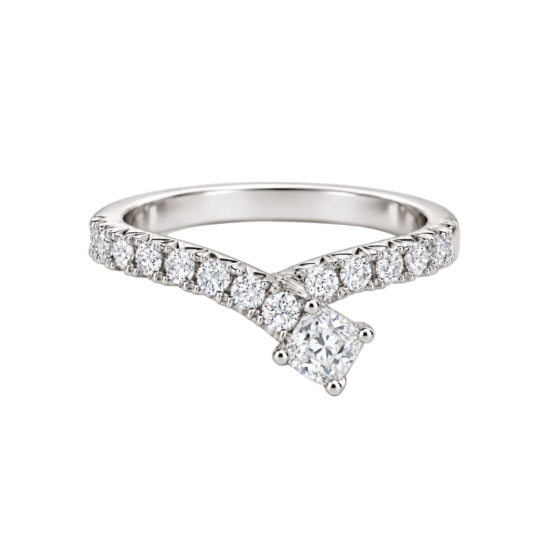 M Grace Étreinte Cushion Ring (MG452)