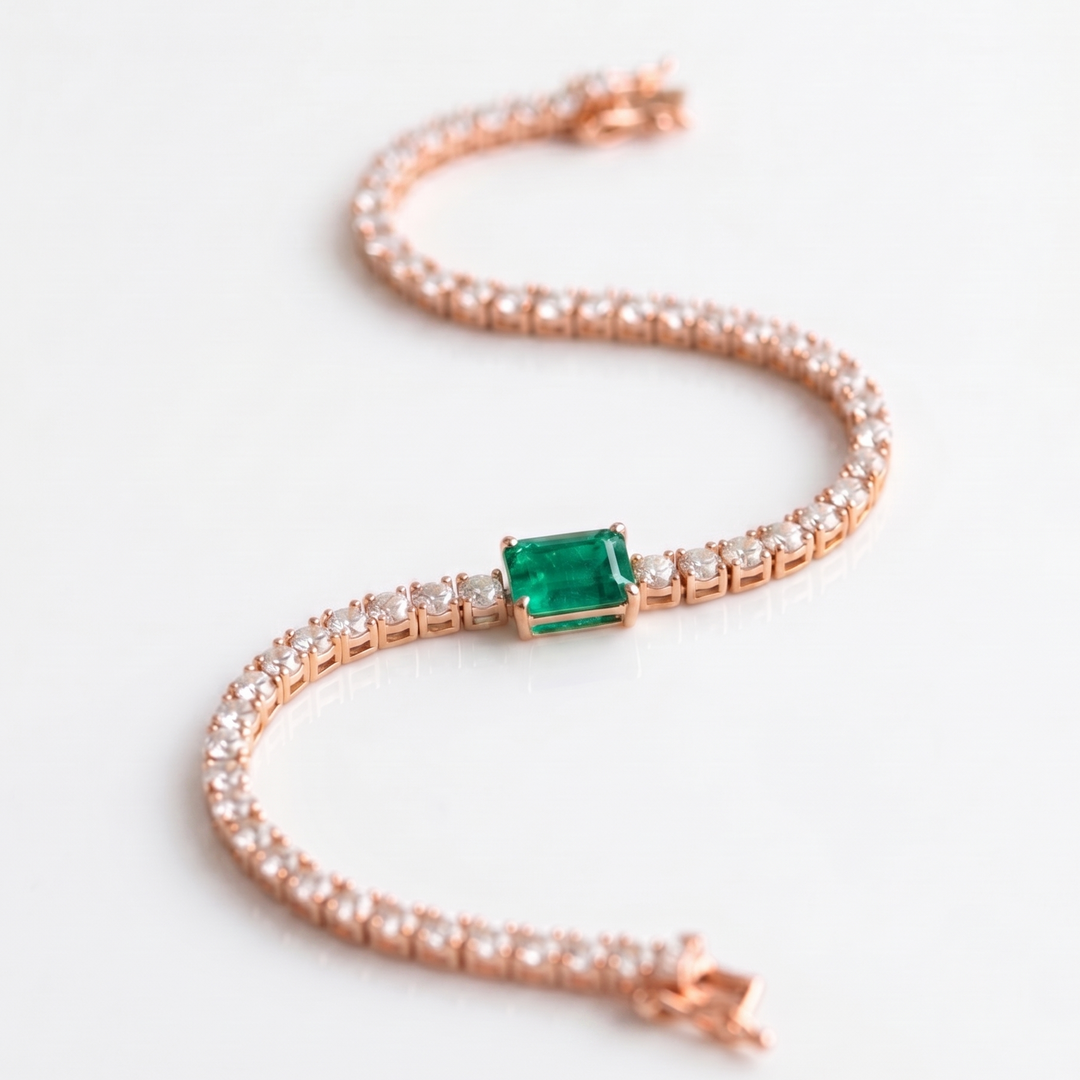 Signature Center Tennis Bracelet : Emerald Emerald-Cut (MG261)