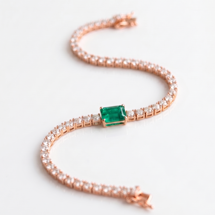 Signature Center Tennis Bracelet : Emerald Emerald-Cut (MG261)