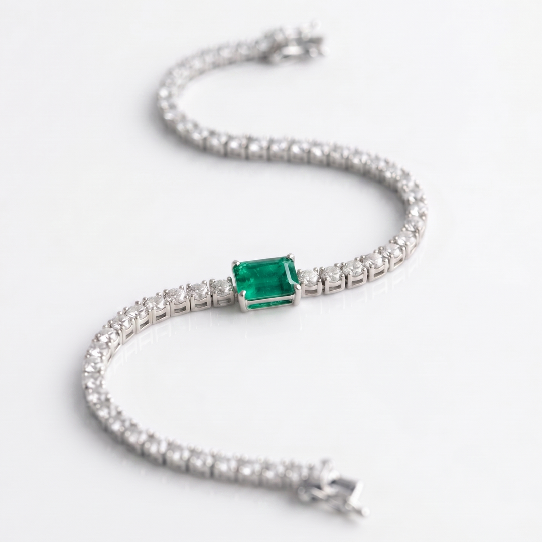 Signature Center Tennis Bracelet : Emerald Emerald-Cut (MG261)