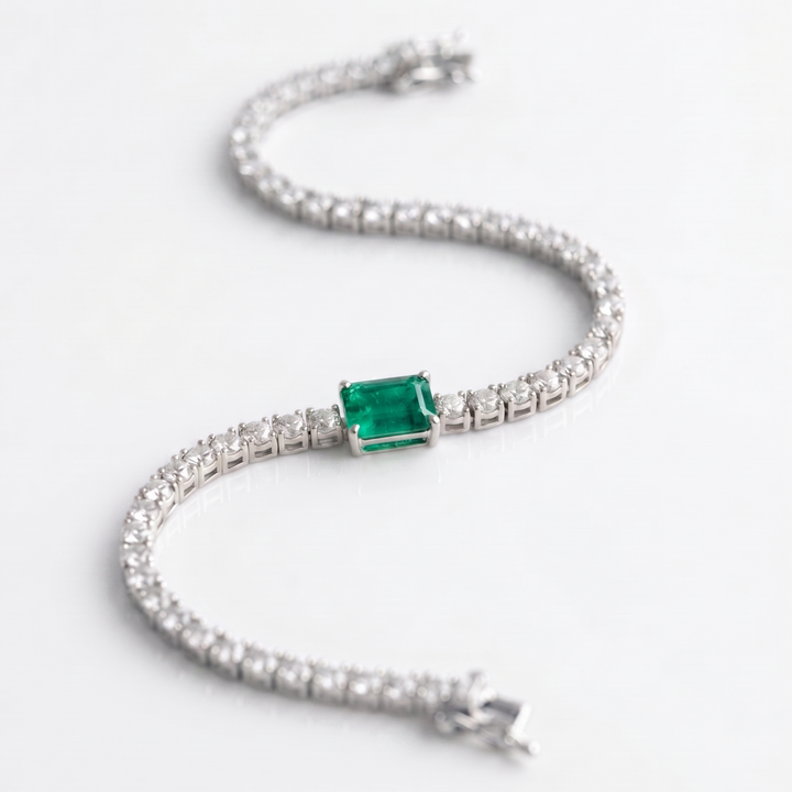 Signature Center Tennis Bracelet : Emerald Emerald-Cut (MG261)