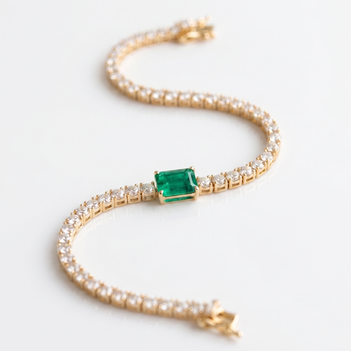 Signature Center Tennis Bracelet : Emerald Emerald-Cut (MG261)