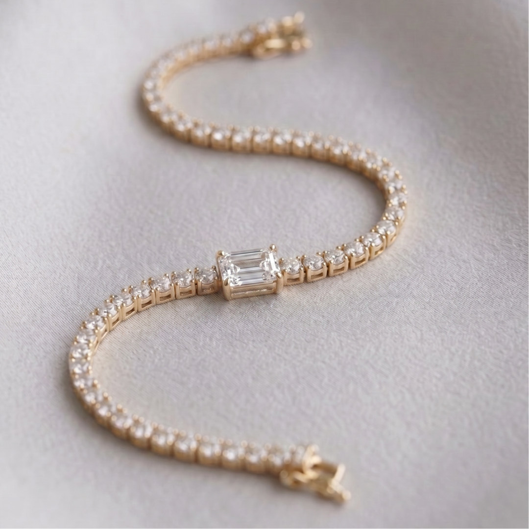 Signature Center Tennis Bracelet : Diamond Emerald Cut (MG228)