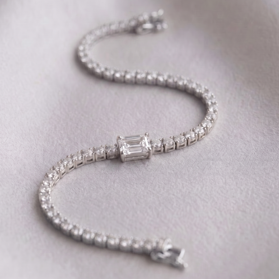 Signature Center Tennis Bracelet : Diamond Emerald Cut (MG228)
