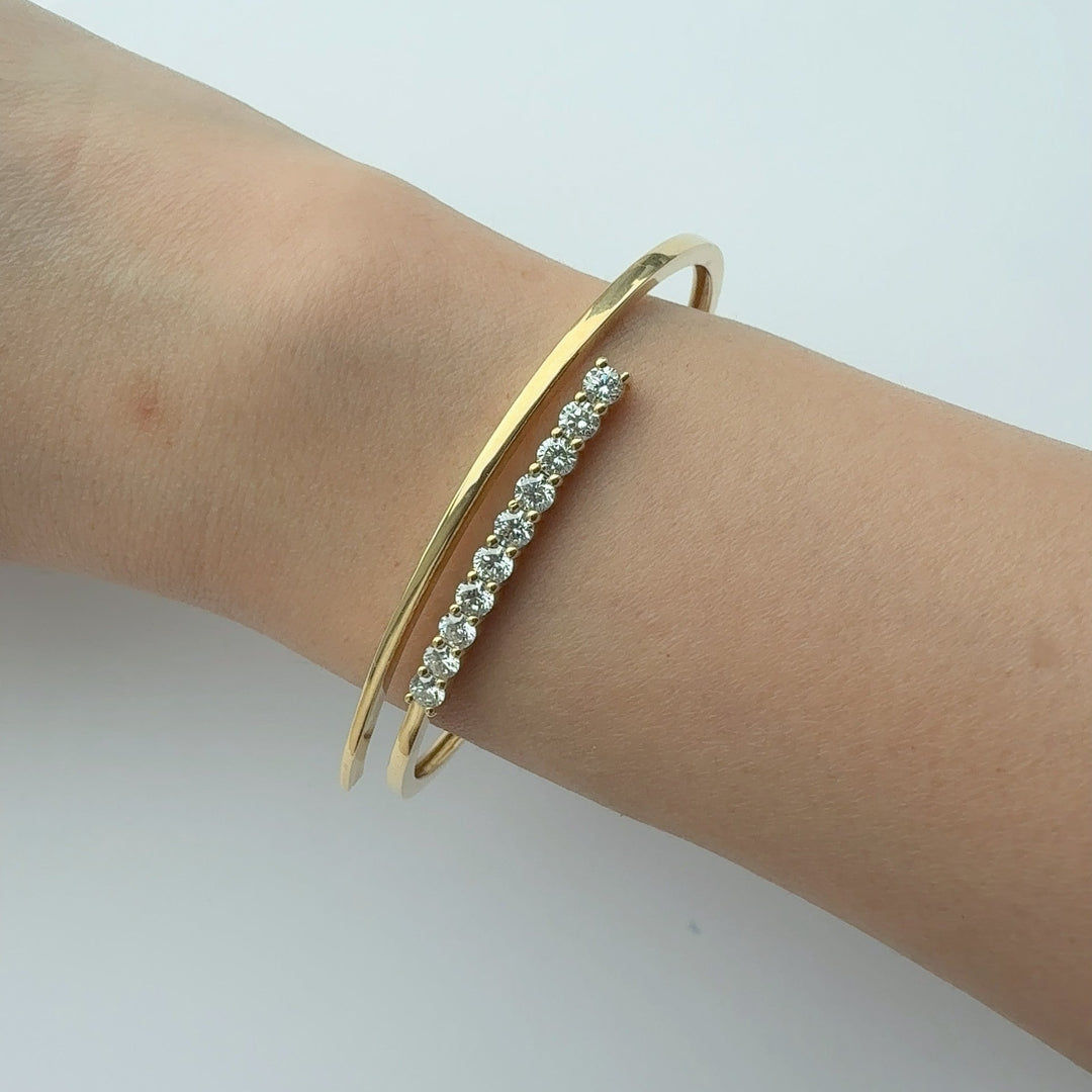 White Liora : Liora Bangle Collection (MG226)
